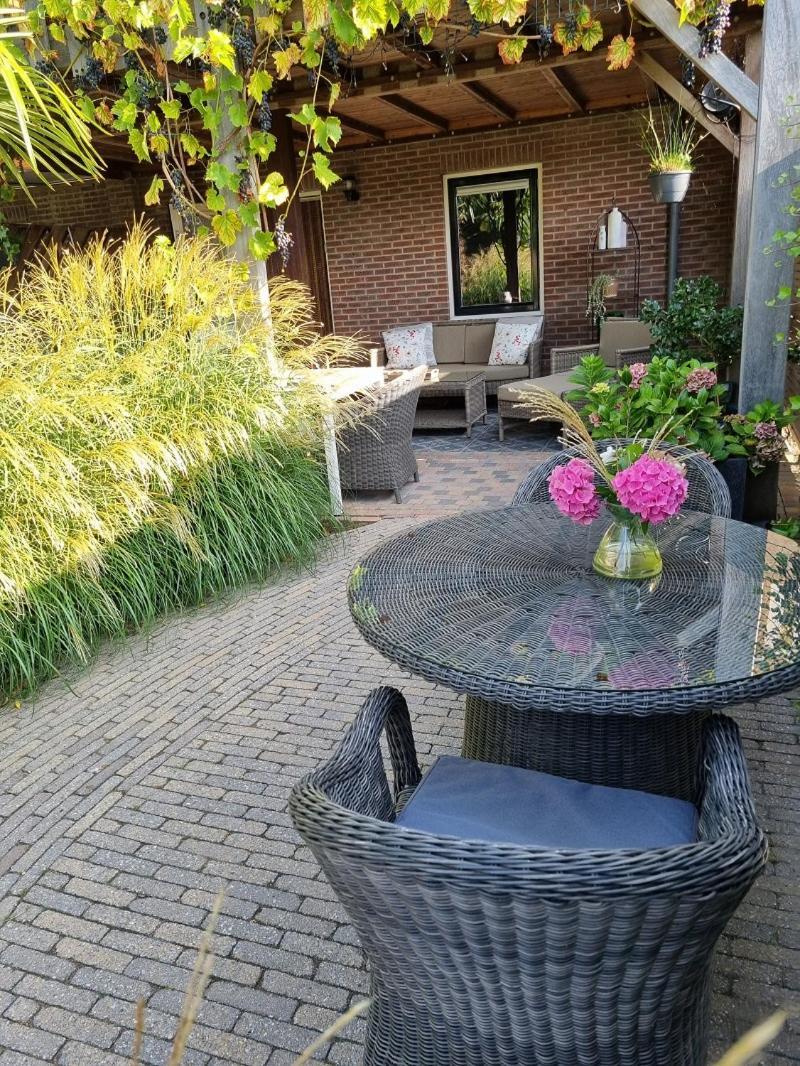 Bed And Breakfast De Dijk Zuid-Beijerland Exterior photo